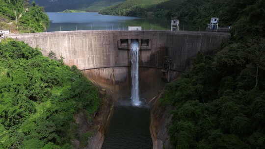 俯瞰山间水库及大坝6