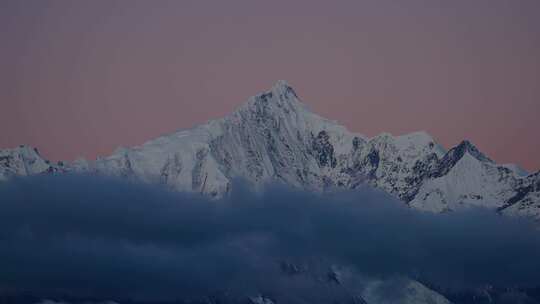 梅里雪山卡瓦格博日照金山