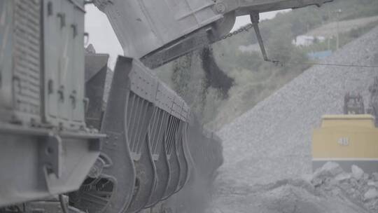 矿山铁运作业LOG视频素材模板下载