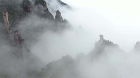 云雾缭绕三清山