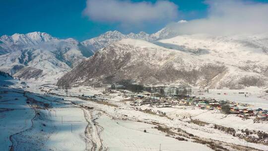 新疆天山雪山托木尔峰