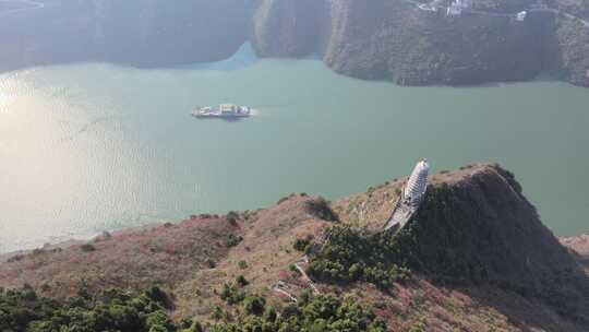 长江三峡巫峡峡口红叶