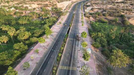 农村地区分隔公路的鸟瞰图