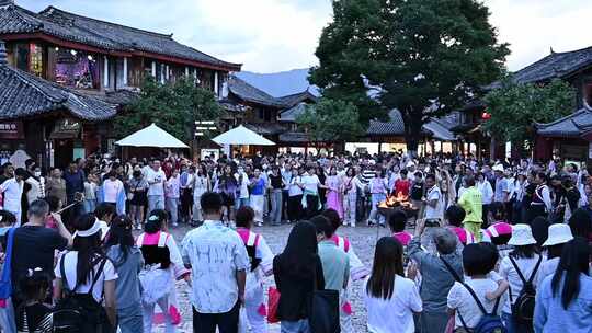 丽江古城篝火晚会