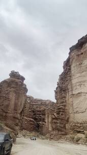 新疆阿克苏温宿大峡谷丹霞地貌拍摄视频