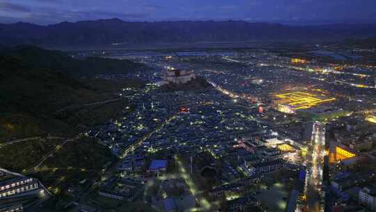 西藏日喀则宗山遗址古堡蓝调夜景高空航拍