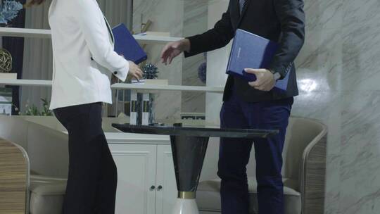 商务签约握手商务合作握手商务会晤商务洽谈