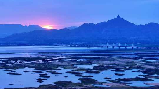 内蒙古乌海市乌海湖日出朝霞景观