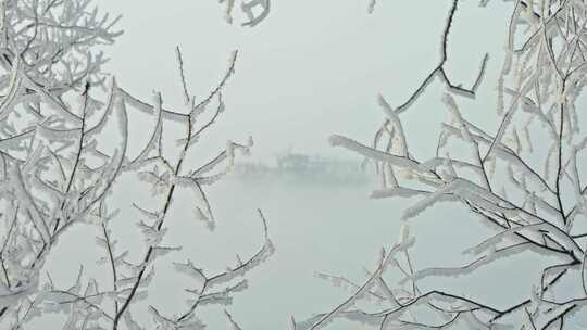 雾凇美景云雾游船冰雪旅游冬天旅拍假期出行