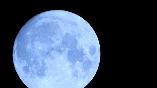 高清转动的蓝色月亮
