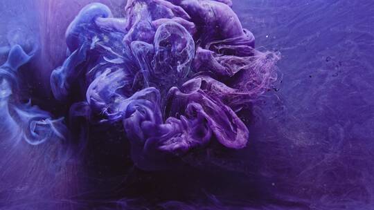 烟云状的紫色墨水
