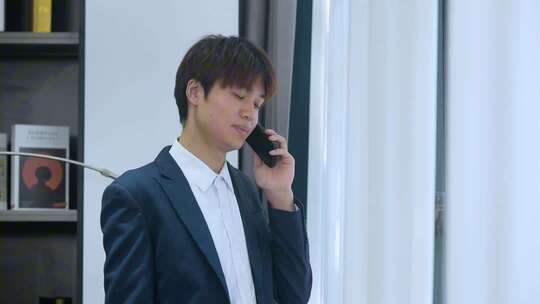 职场销售打电话约客户