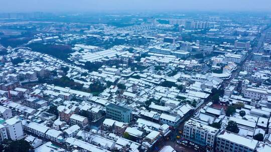 寂静的雪后古镇