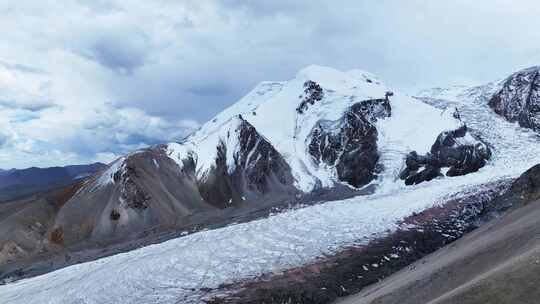 新疆雪山