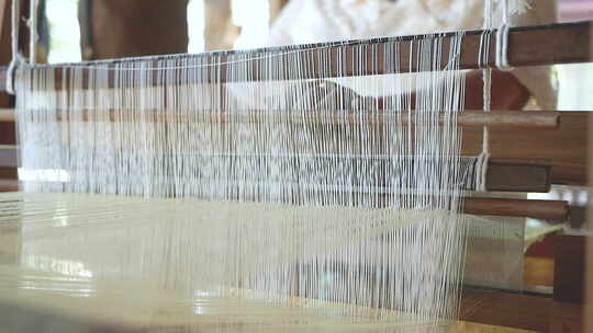 非遗古老纺织技术纺织车织布机视频素材模板下载