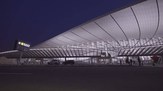 北京大兴机场航站楼 艺术顶棚夜景 摇拍