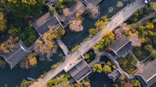 航拍秋天的园林 苏州园林秋色