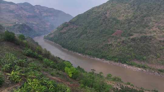 山间河流自然风光全景