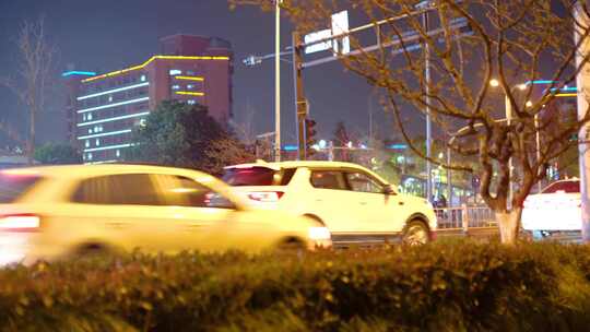 都市城市夜晚夜景人群行人人流汽车车辆车流