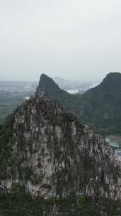 竖版航拍桂林南溪山4A景区