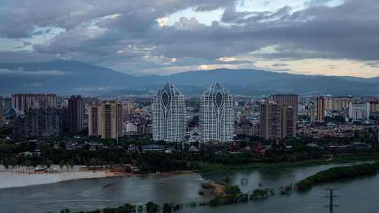 云南西双版纳傣族星光夜市建筑群高空延时视频素材模板下载