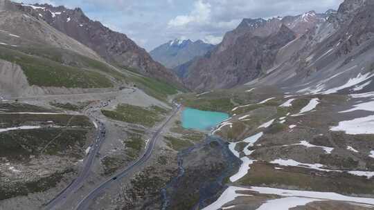 航拍新疆独库公路哈希勒根垭口风景
