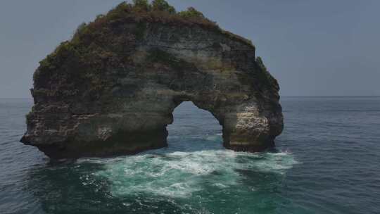 HDR印尼佩尼达岛航拍岛屿海蚀洞风光