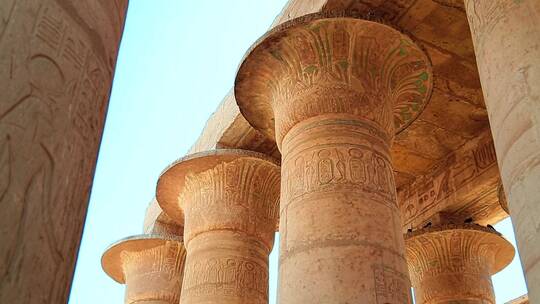 拉美西斯二世神庙的石柱大厅
