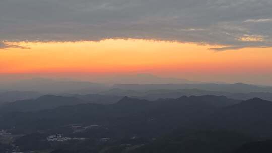 日落夕阳山川天空红彤彤航拍