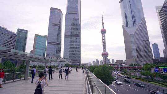 城市街头行人-上海外滩-游客行人-都市生活