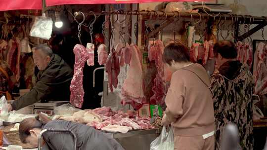 市民逛菜市场猪肉滩市井气息人文生活