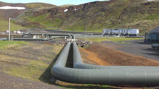 冰岛上的地热发电厂用来生产清洁电力