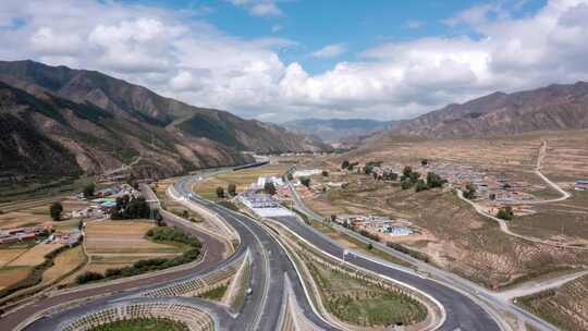 公路蓝天白云高山航拍