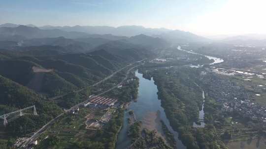 航拍青山和河流