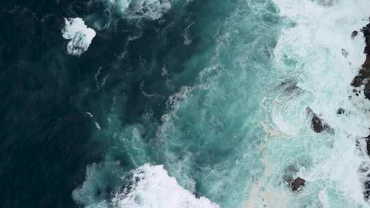 航拍大海汹涌的浪潮视频素材模板下载