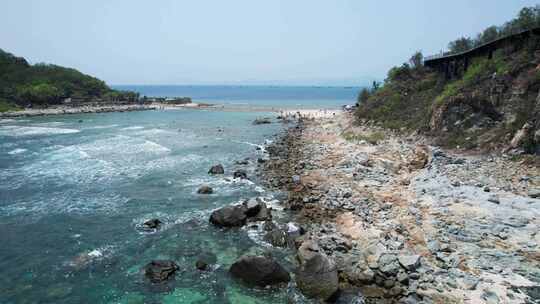 海滨风光海浪礁石竖屏航拍三亚西岛