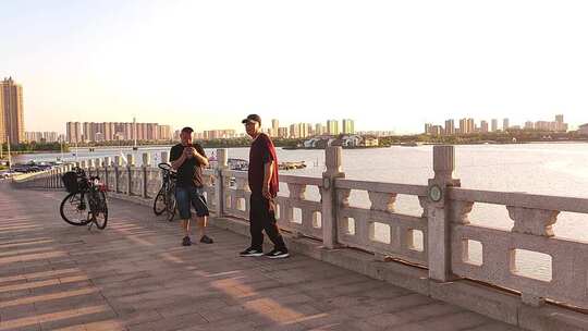 湖水 公园 风景  黄昏 城市 夏天 傍晚