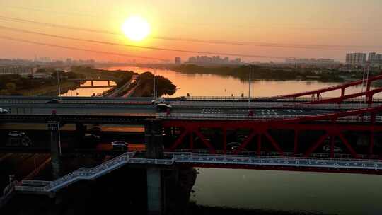 夕阳下的城市跨河大桥风景