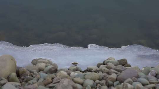 水 小溪 流动 河流 蜿蜒 清澈