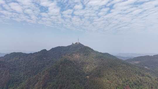 连绵起伏巍峨大山航拍