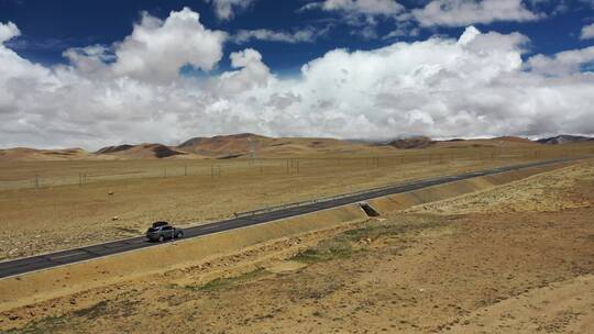 西藏G318国道聂拉木公路交通航拍视频素材模板下载