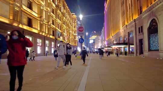 上海外滩夜晚南京路步行街夜景行人人流视频