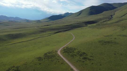 甘肃甘南夏河县桑科草原公路自然风光