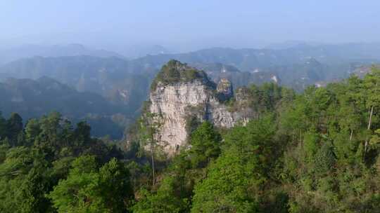 航拍大自然山林间的巍峨山峰俯瞰4k素材