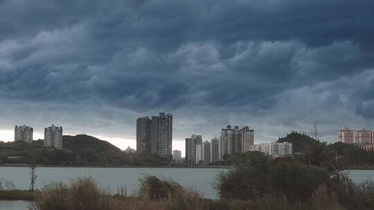 4k实拍乌云密布暴雨来临 333视频素材模板下载