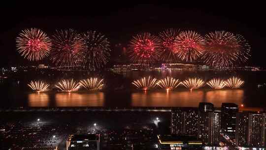 汕头烟花秀城市夜景湖畔高楼俯瞰航拍