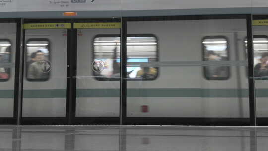地拍武汉交通地铁出站发车视频素材模板下载