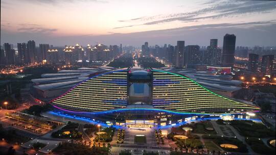 武汉国际博览中心，夜景直推镜头
