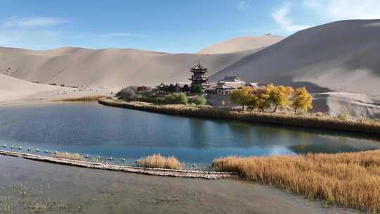 敦煌鸣沙山月牙泉美景