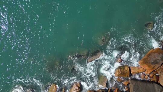 海浪拍打海岸视频素材